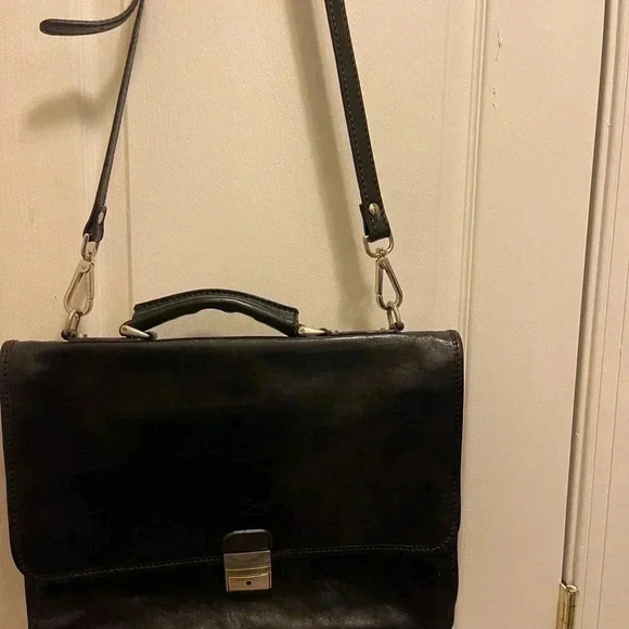 Vintage Hebella black Italian
Leather gold Clasp Front Across Body laptop bag - Picture 7 of 16